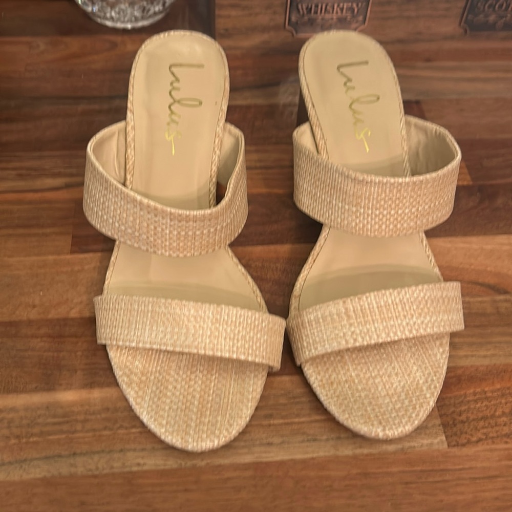 Women size 71/2 Lulus heels